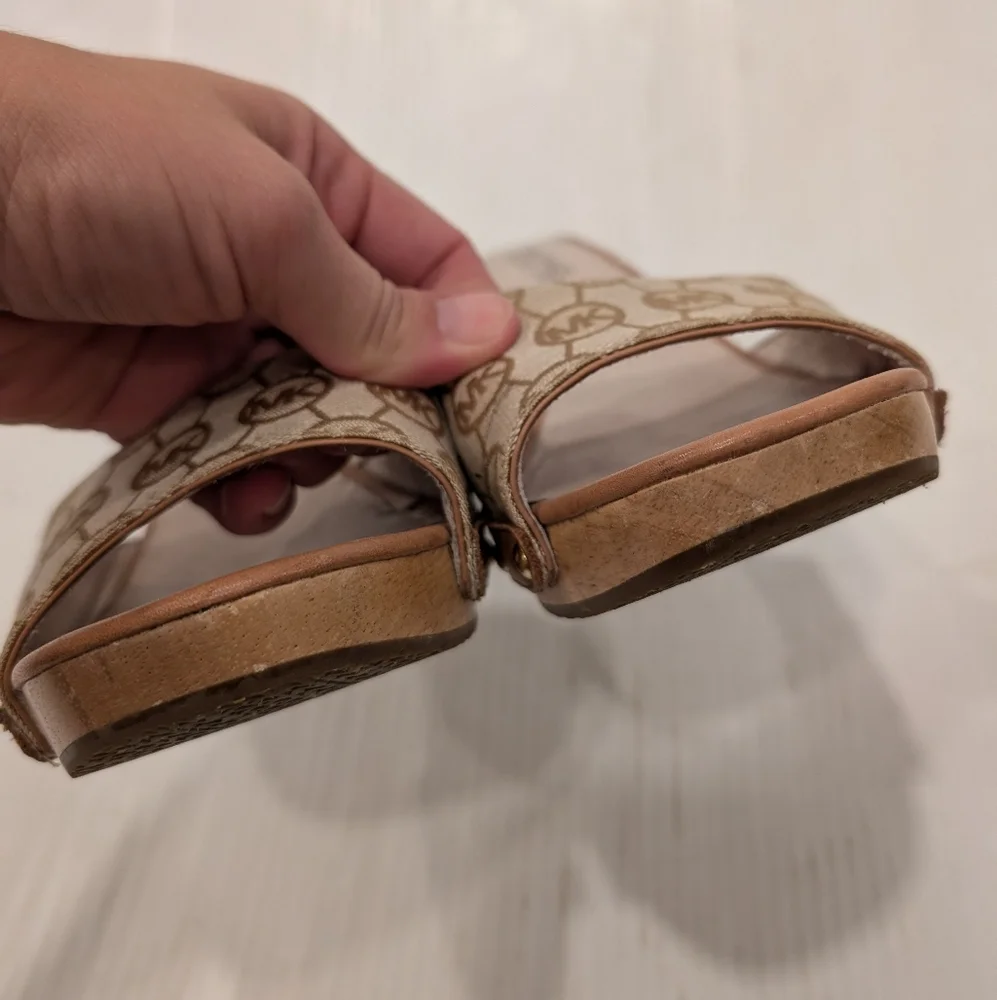 MICHAEL KORS monogrammed strap studded wooden clog heeled sandals size 9